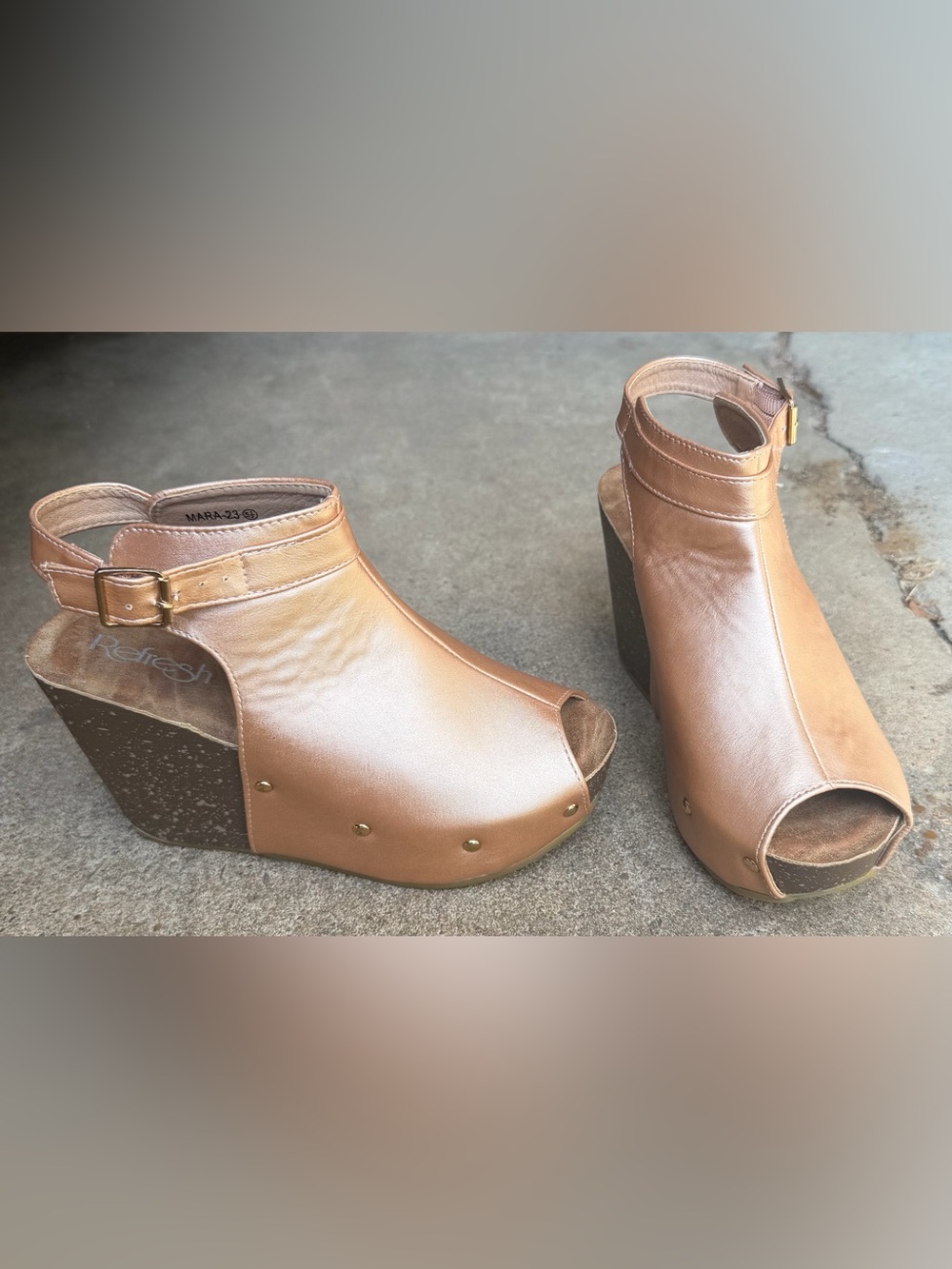 Refresh Mara-23 Metallic Rose Gold Studded Wedges 5.5 NWOT